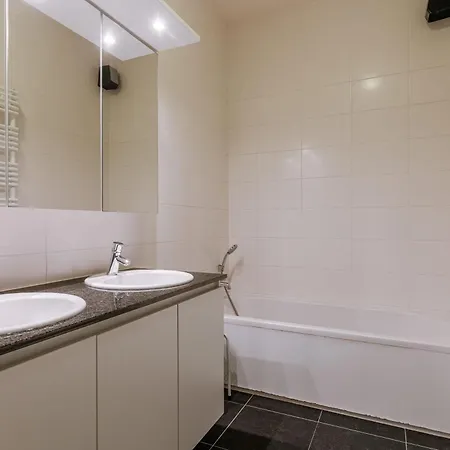 Huswell - Spacious Near The In Apartment *