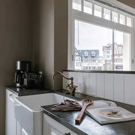Huswell - Spacious Near The In Apartment