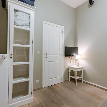 Huswell - Spacious Near The In
