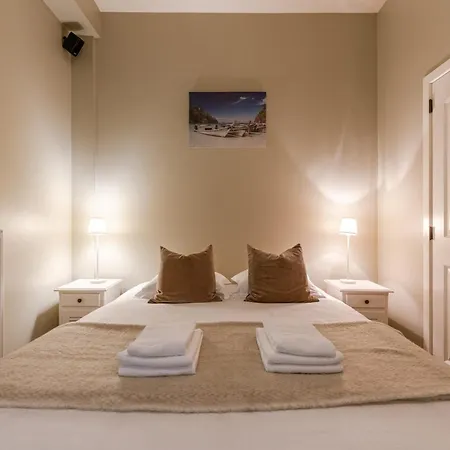 Huswell - Spacious Near The In Apartamento
