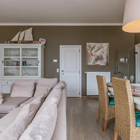 Huswell - Spacious Near The In Apartment